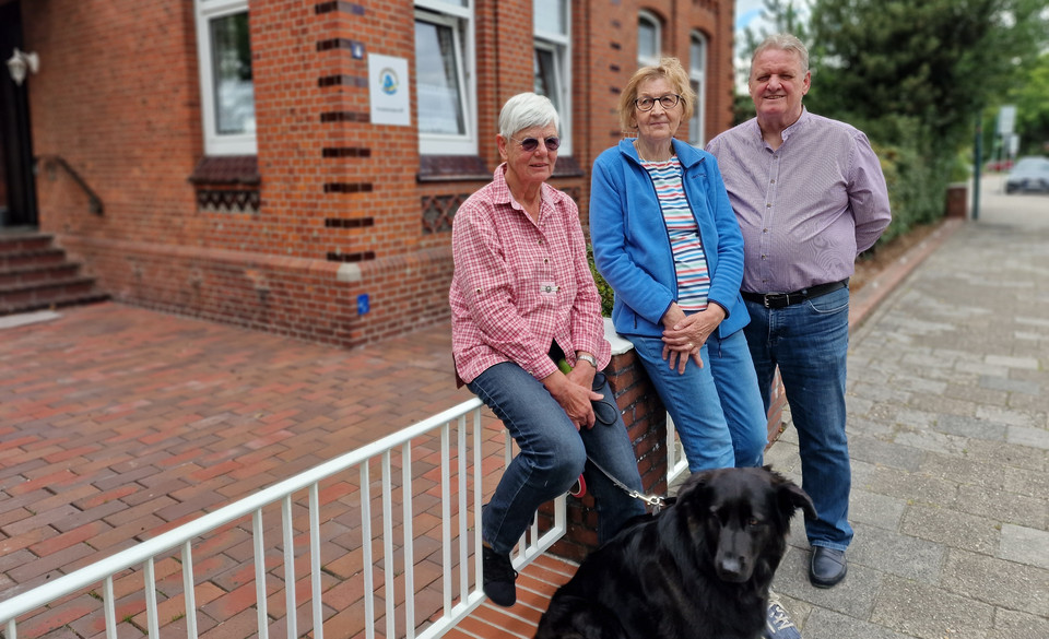 von links: Angela Block mit Brina, Griet Luikenga-Gerdes, Achim Schneider