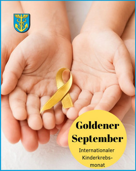 Nahaufnahme von zwei Händen, die eine goldene Schleife halten